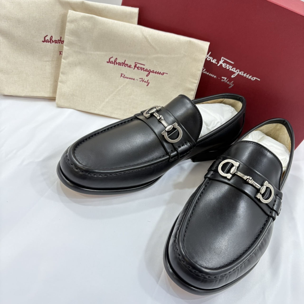 Salvatore Ferragamo サルバトーレ フェラガモ ダブルガンチーニ