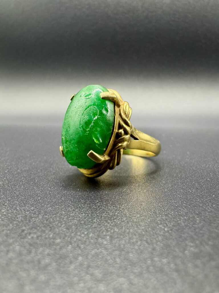 銀座屋山科駅前店】大粒の翡翠が美しいK18リングをお買取りいたしまし