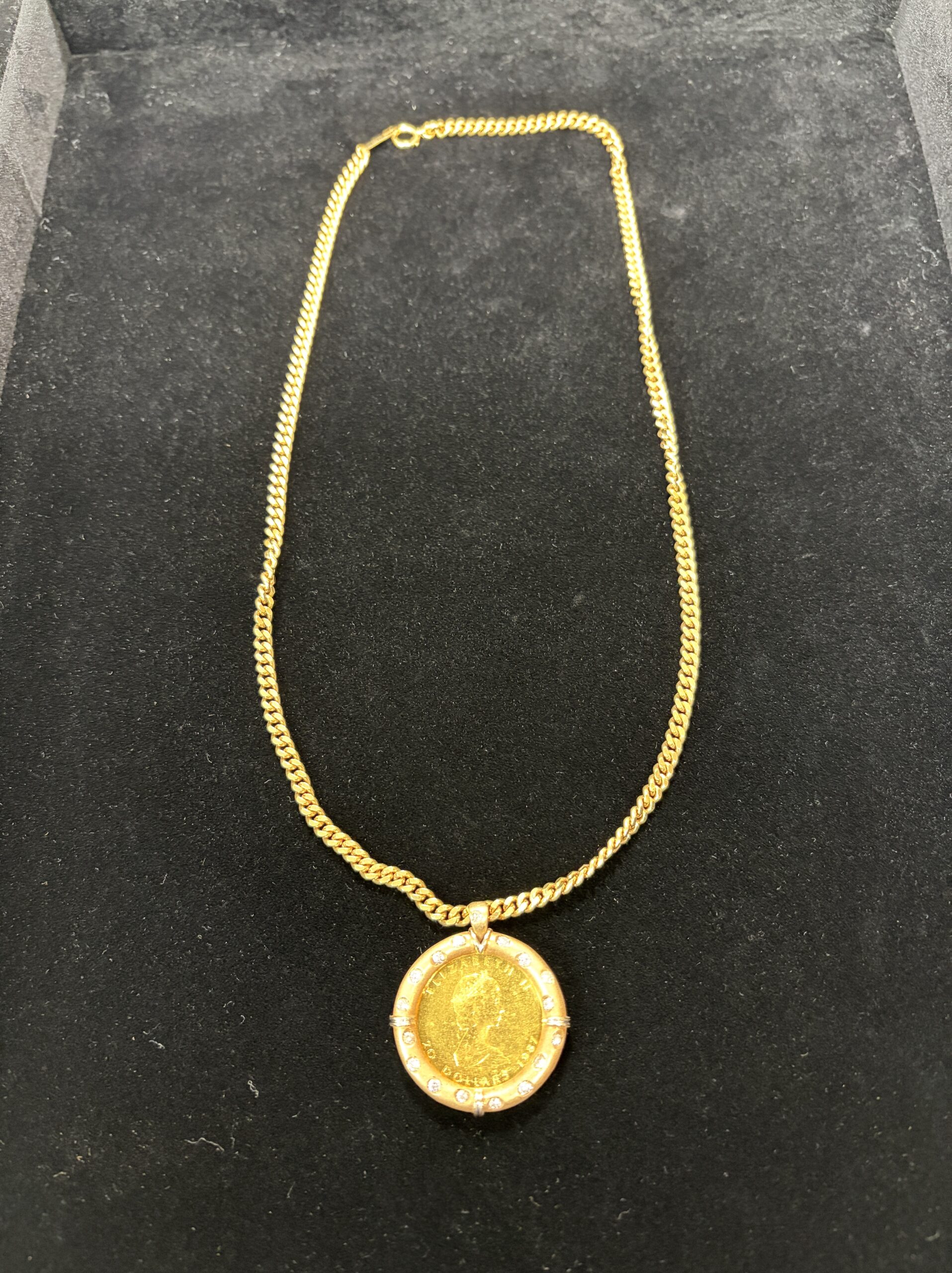 金貨買取】世界的な信頼と輝き！メイプルリーフ金貨のコインネックレスをお買取りいたしました！💰 | 銀座屋
