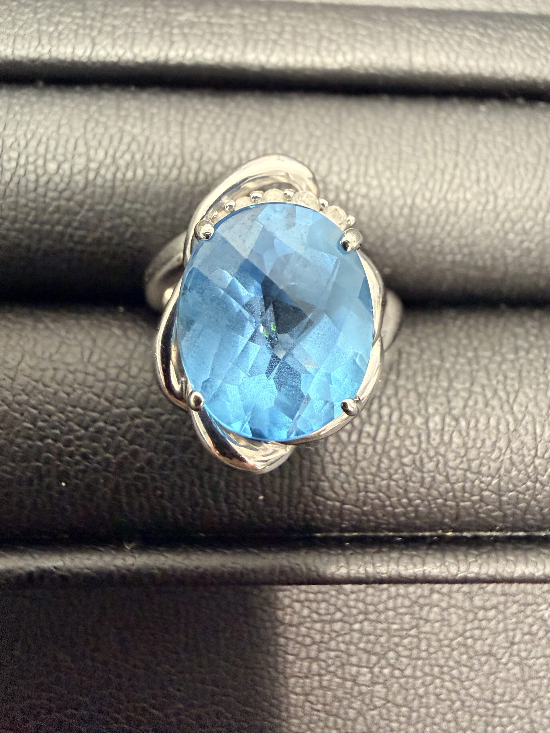 買取実績】4.2ct ブルートパーズ・K18WGリングをお買取りしました