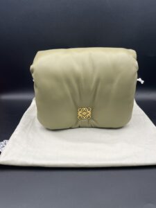 高田馬場 ロエベ パデッドレザー クッション バッグ アナグラム 買取