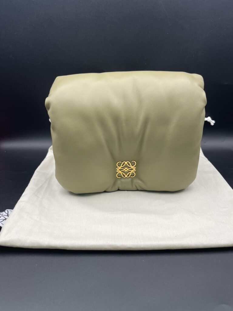 高田馬場 ロエベ パデッドレザー クッション バッグ アナグラム 買取